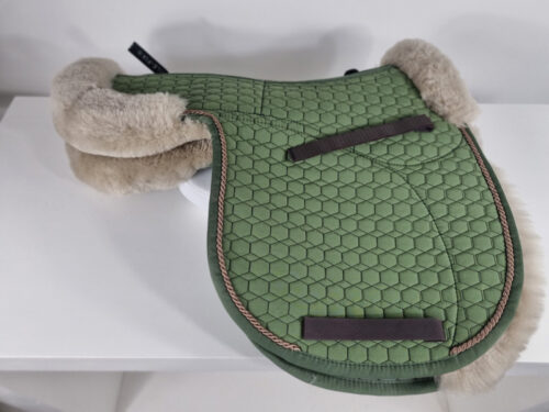 Click to view full screen Mattes Custom All Purpose Shaped Numnah photo review