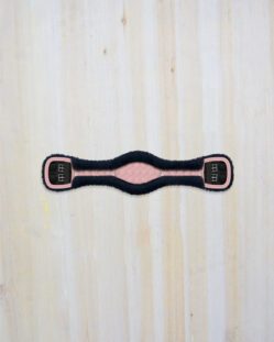 Mattes Cotton Anatomic Sheepskin Girth 85cm - Pink Black